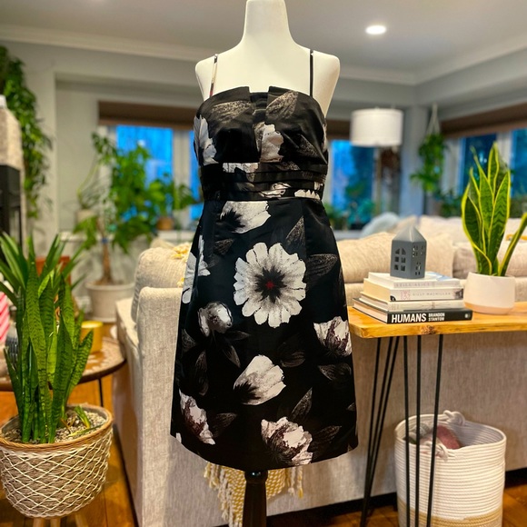 Beautiful Strapless Dress - Picture 1 of 9